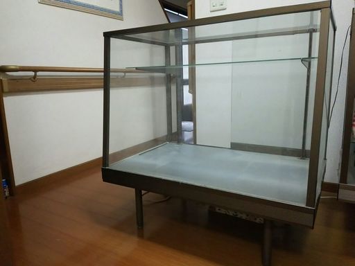 ガラスのショーケース