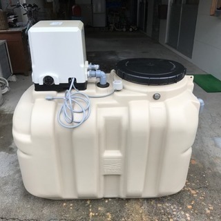 ほぼ新品！受水槽付き加圧ポンプ200L