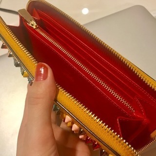 クリスチャンルブタン スタッズ長財布 カラフルオレンジ 小物