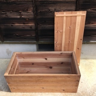 杉の蓋付き木箱