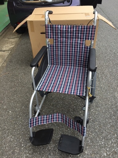 一度使用の車いすを譲ります。
