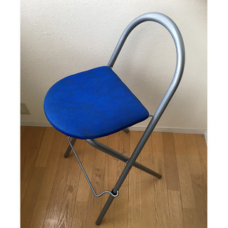 高さのある折り畳みパイプチェア　椅子までの高さ約70cm 無料