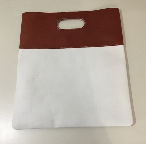 新品★本革 折りたたみクラッチバッグ 白