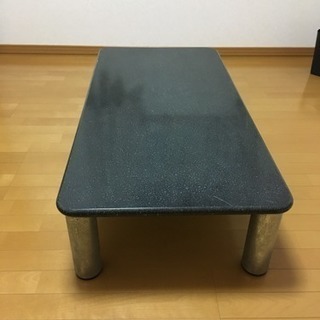 黒のローテーブル