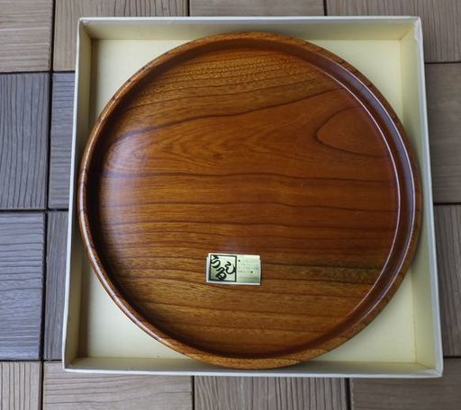 木製のうるしの丸盆