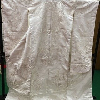 白 打ち掛け(鶴に扇面花車)刺繍付きと木製の着物掛けセット