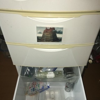 大型(357L)冷蔵庫。冷凍庫スペースも充実(配達可)