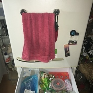 大型(357L)冷蔵庫。冷凍庫スペースも充実(配達可)