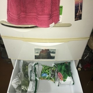 大型(357L)冷蔵庫。冷凍庫スペースも充実(配達可)