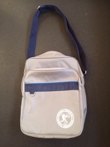 Y校バッググレー 野球マーク入り Makoto 東神奈川のバッグ ショルダーバッグ の中古あげます 譲ります ジモティーで不用品の処分