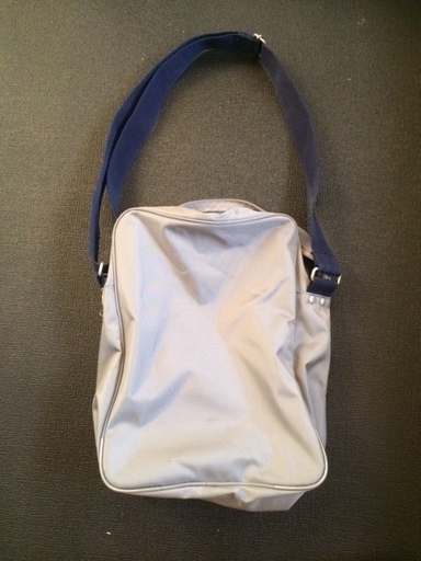 Y校バッググレー 野球マーク入り Makoto 東神奈川のバッグ ショルダーバッグ の中古あげます 譲ります ジモティーで不用品の処分