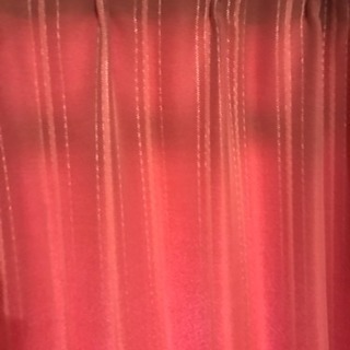 ニトリ、赤いカーテン  一年ほど使用