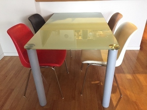 フランフランのガラス天板のテーブルと椅子のダイニングセット