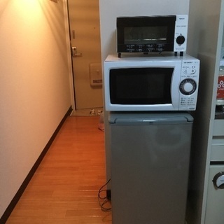 小型冷蔵庫、電子レンジ、トースター
