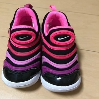ピンクナイキ靴
