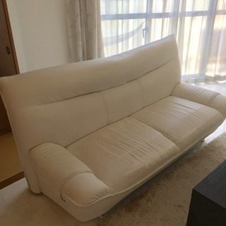 白のソファ