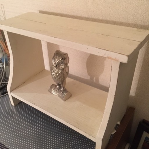 アンティーク風 白塗装の木製棚 Chamomile 円山公園のインテリア雑貨 小物の中古あげます 譲ります ジモティーで不用品の処分