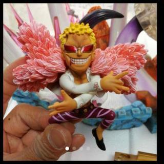 ワンピース 海外限定のルフィとドフラミンゴフィギュア