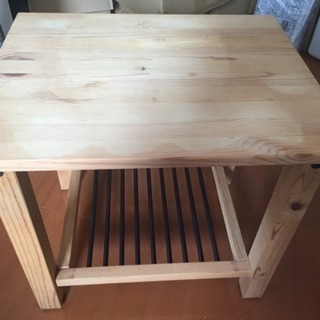 木製ベッドサイドテーブル