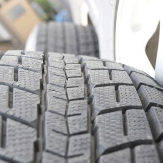 スタッドレスタイヤ　4本　ホイール付　225/70/Ｒ16　中古品