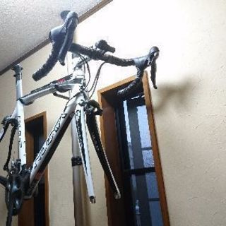 KUOTA KULT フレームセットとアルテグラコンポ