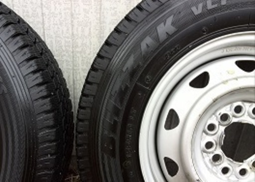 車のパーツ 日産ADバンに使用していたスタットレズタイヤを安価
