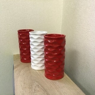 陶器の花瓶 赤と白
