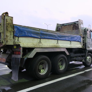 重機と11ｔダンプあります