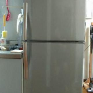 2013年製　シャープ230L冷蔵庫