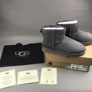 新品正規品アグクラシックミニUGG 