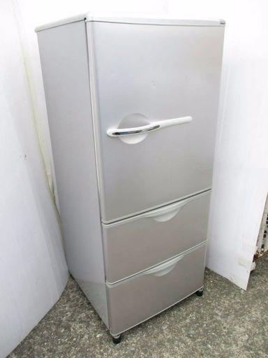 Sanyo2007年式中型255リットル3ドアノンフロン冷凍冷蔵庫です 配達無料です