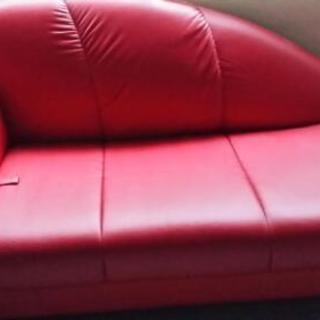 赤いソファーベッド