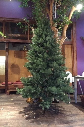 巨大クリスマスツリー 電飾、オーナメント付き