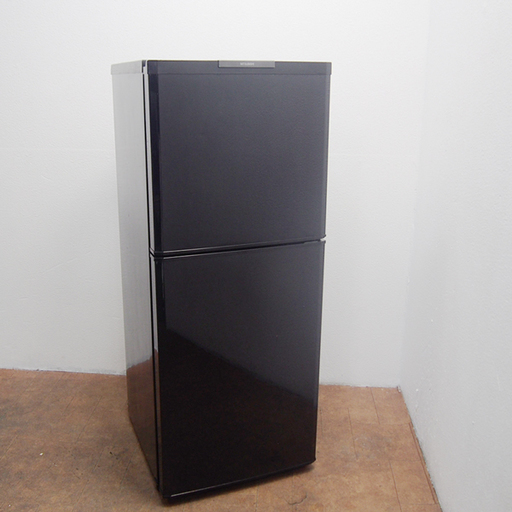 人気のブラックカラー 136L 冷蔵庫 IL46