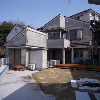 土地100坪　建物129㎡　車庫2台　オートロック門　広い庭　富...