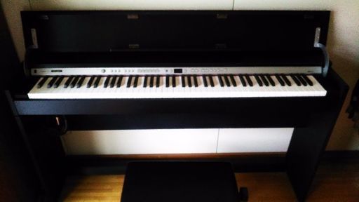 Roland電子ピアノ新品同様説明書つき、ヘットホンつき