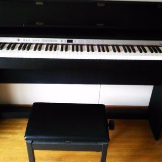 Roland電子ピアノ新品同様説明書つき、ヘットホンつき 