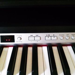 Roland電子ピアノ新品同様説明書つき、ヘットホンつき 