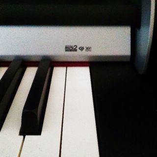 Roland電子ピアノ新品同様説明書つき、ヘットホンつき 