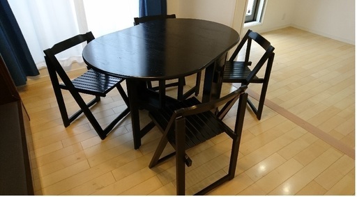 折り畳み式ダイニングテーブル　椅子4脚付き　内部収納可譲ります