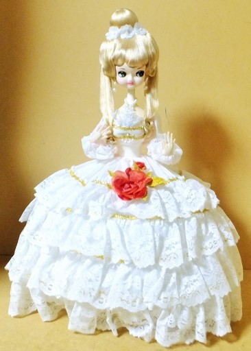 フランス人形 綺麗なドレス姿に吸い込まれそうな瞳 ドレスアップ ロボコン 港南台のインテリア雑貨 小物 その他 の中古あげます 譲ります ジモティーで不用品の処分