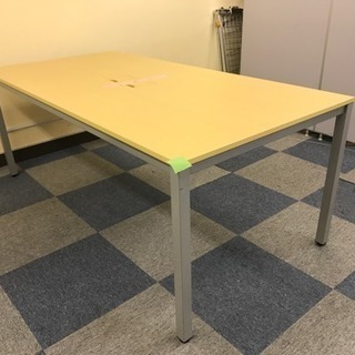 ミーティングテーブル OAタップ収納可能