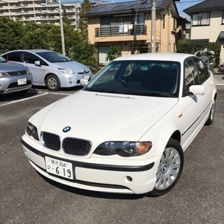 BMW 318i アルピンホワイト