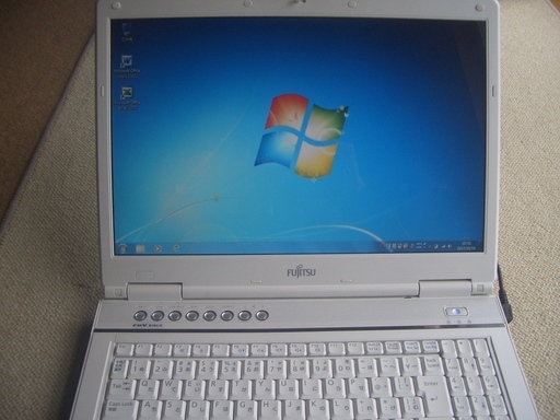 富士通 FMV BIBLO NF/B70