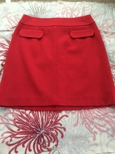 【新品 未使用】クイーンズコート 赤 スカート