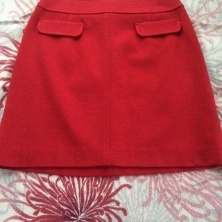 【新品 未使用】クイーンズコート 赤 スカート