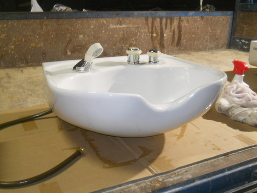 理容シャンプー洗面陶器器具 配送 