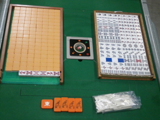 中古品  動作良好品（現品確認歓迎）　全自動麻雀卓（座卓型）アモスギャバン