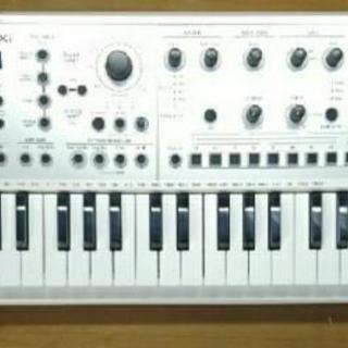 Roland JD Xi White
