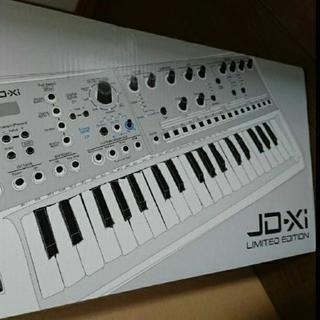 Roland JD Xi White